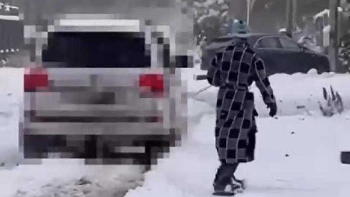 Павлодарец катался по улице на сноуборде