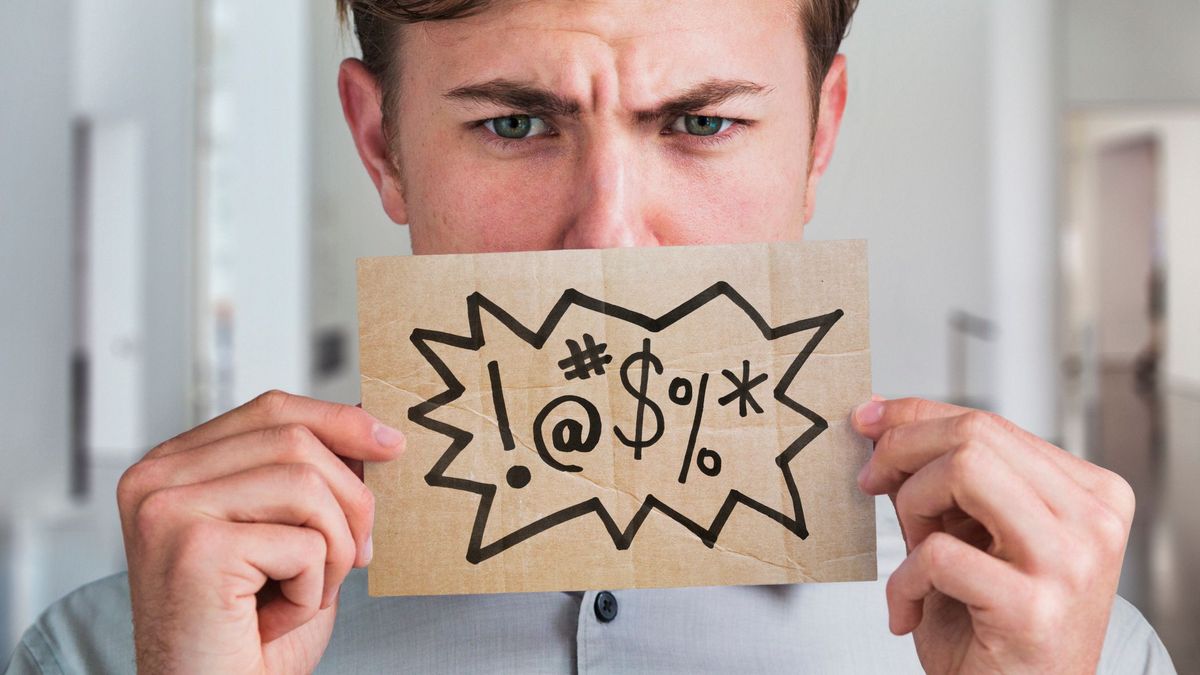 Мужчина ругается матом