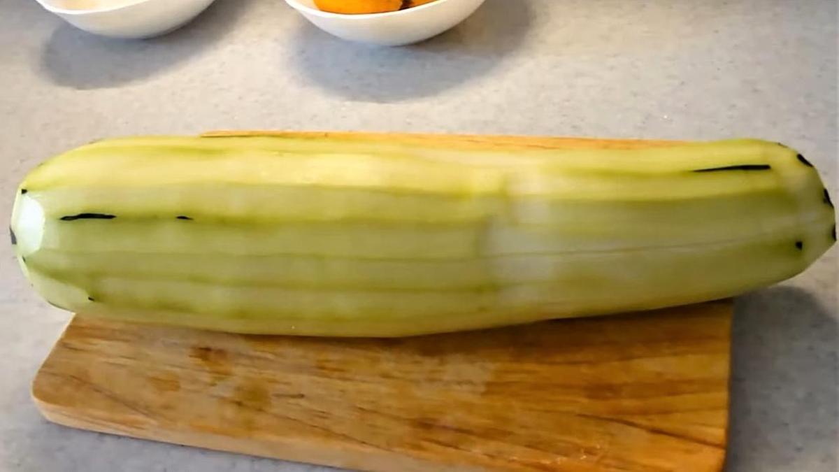 Кабачок очищен