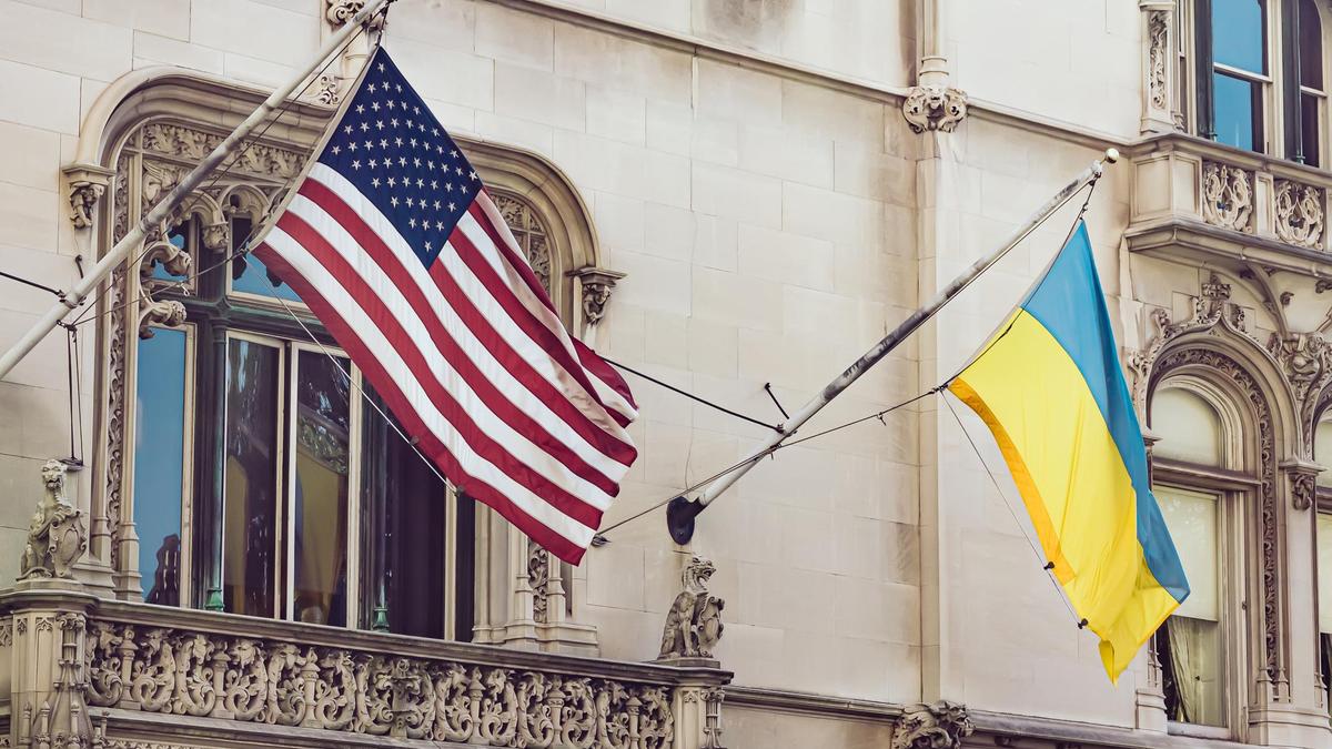 Флаги США и Украины