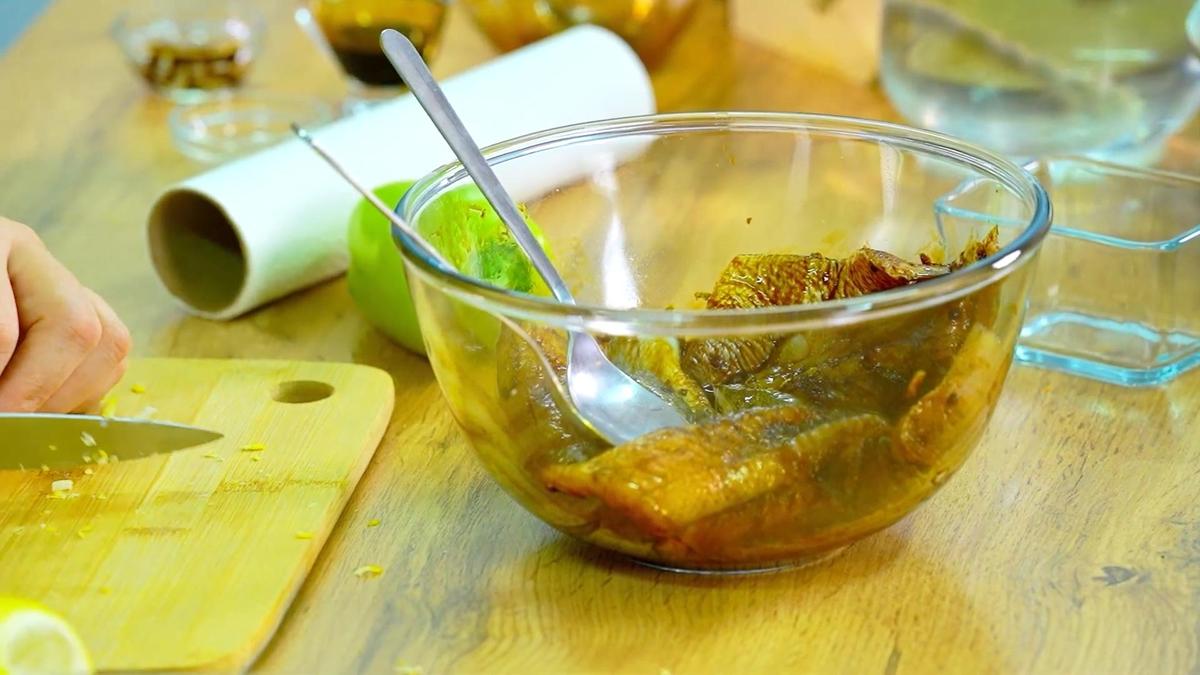 Кусочки филе судака в маринаде