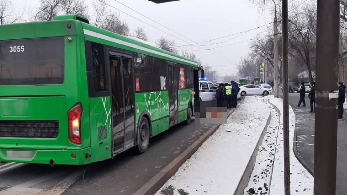 Автобус сбил женщину