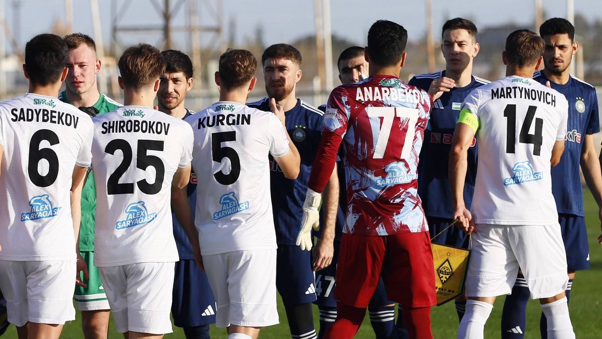 "Қайрат" пен "Пахтахор" футболшылдары