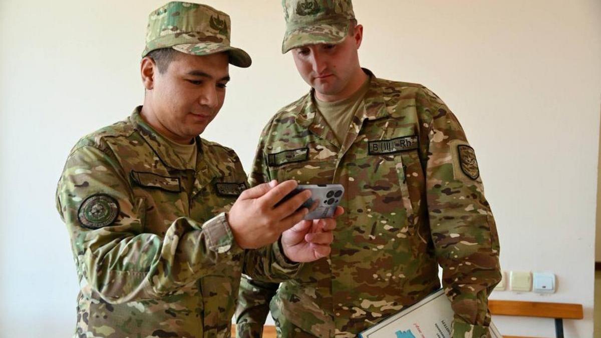 Военнослужащие