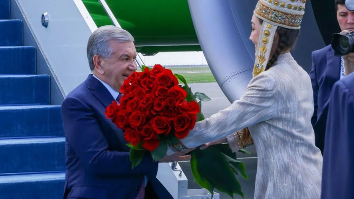 Шавкат Мирзиеев Қазақстанға келді