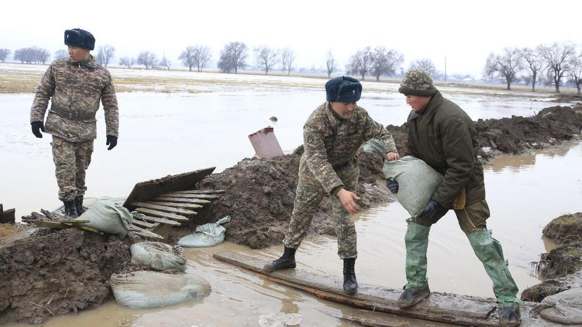 әскери қызметшілер