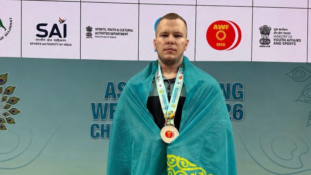 Казахстанский тяжелоатлет Александр Уваров