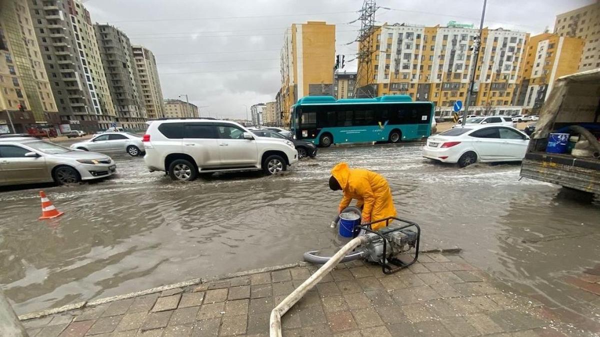 Дождевая вода затопила Актау