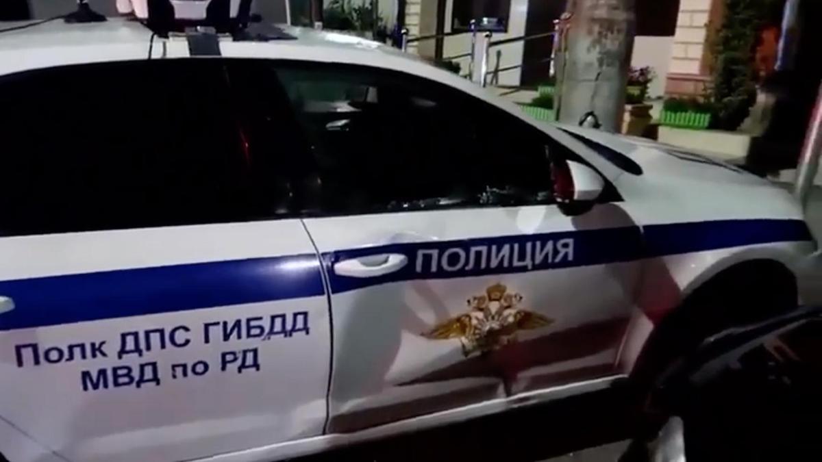 Полицейский автомобиль на месте терактов