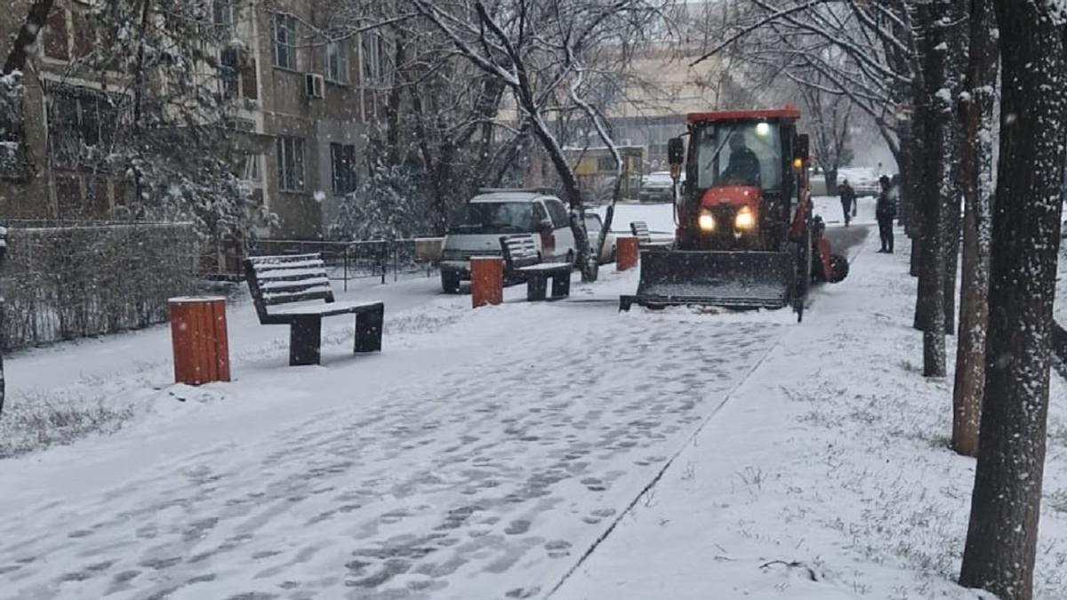 Уборка снега в Алматы