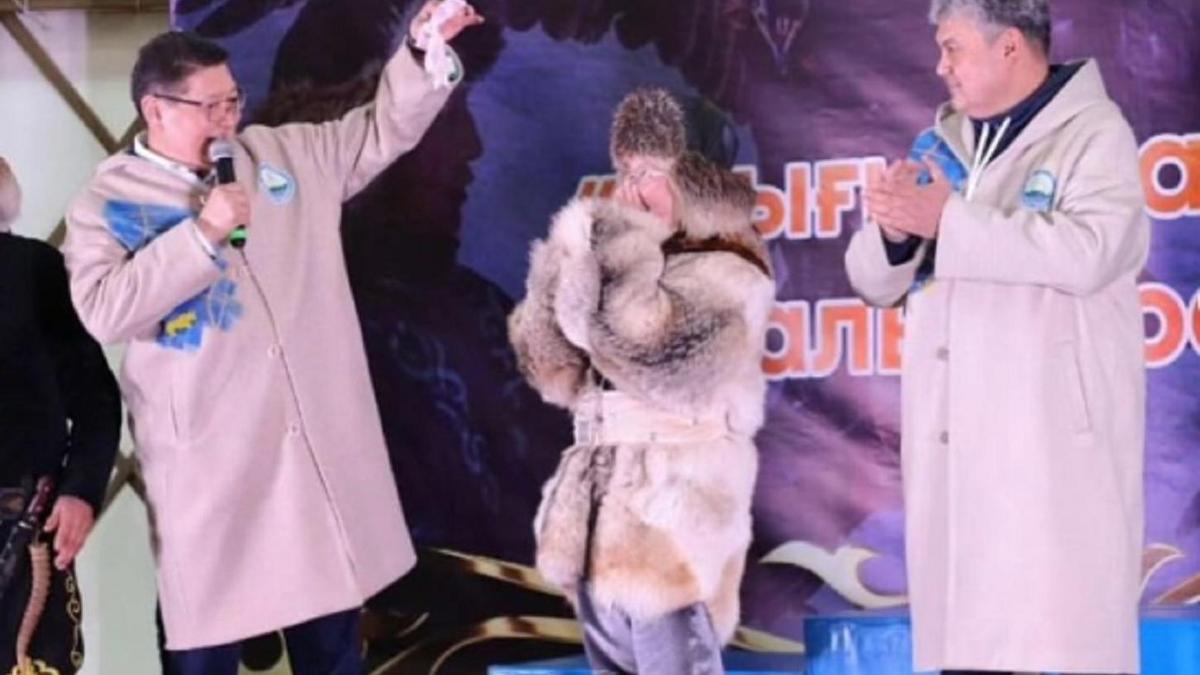 Бүркітші Айшолпан Нұрғайыпқызына пәтер кілті табысталды Бүркітші Айшолпан Нұрғайыпқызына пәтер кілті табысталды