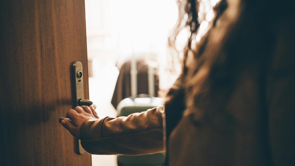 Женщина в квартире