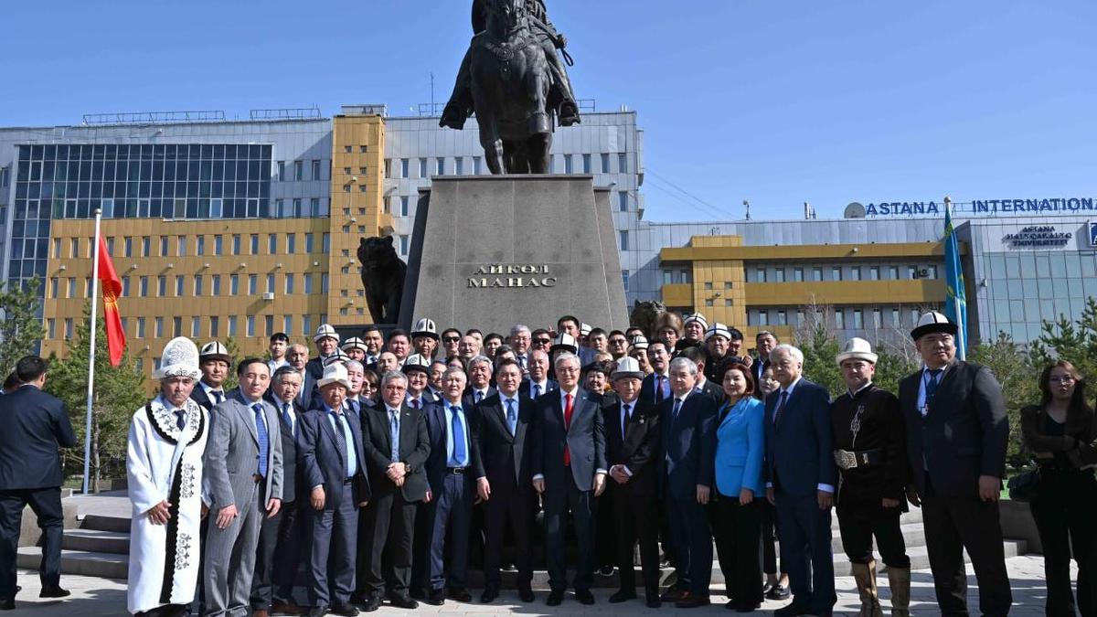 Қасым-Жомарт Тоқаев пен Садыр Жапаров Айкөл Манас ескерткішін салтанатты түрде ашты