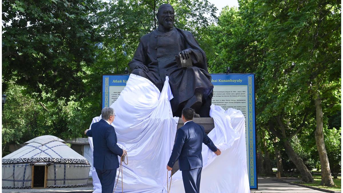 Бішкекте Абай ескерткішінің ашылу сәті