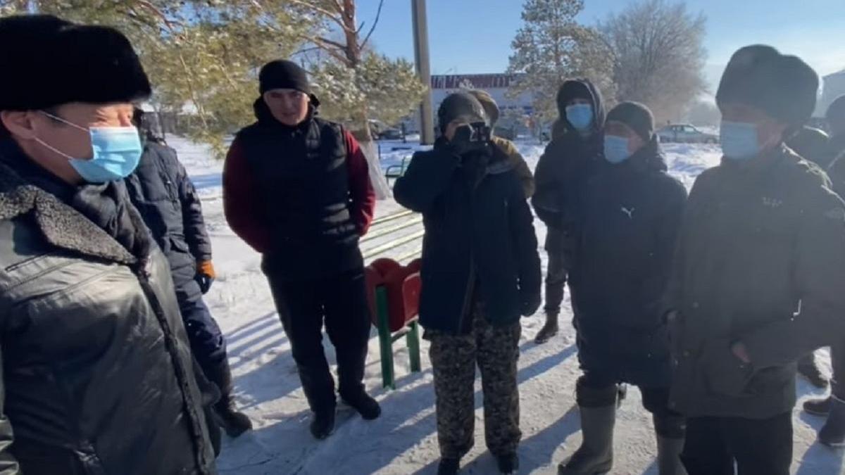 Сельчане собрались в Алматинской области Сельчане собрались в Алматинской области