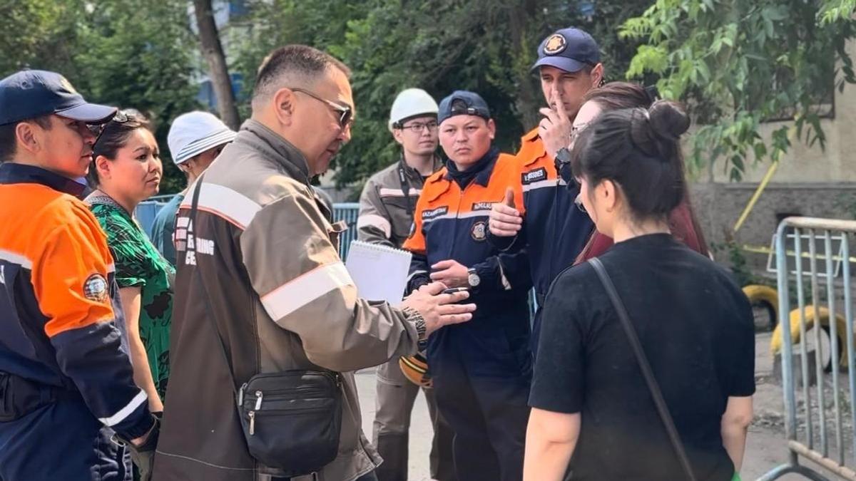Өрттен кейін үй тұрғындарымен кездесу Өрттен кейін үй тұрғындарымен кездесу