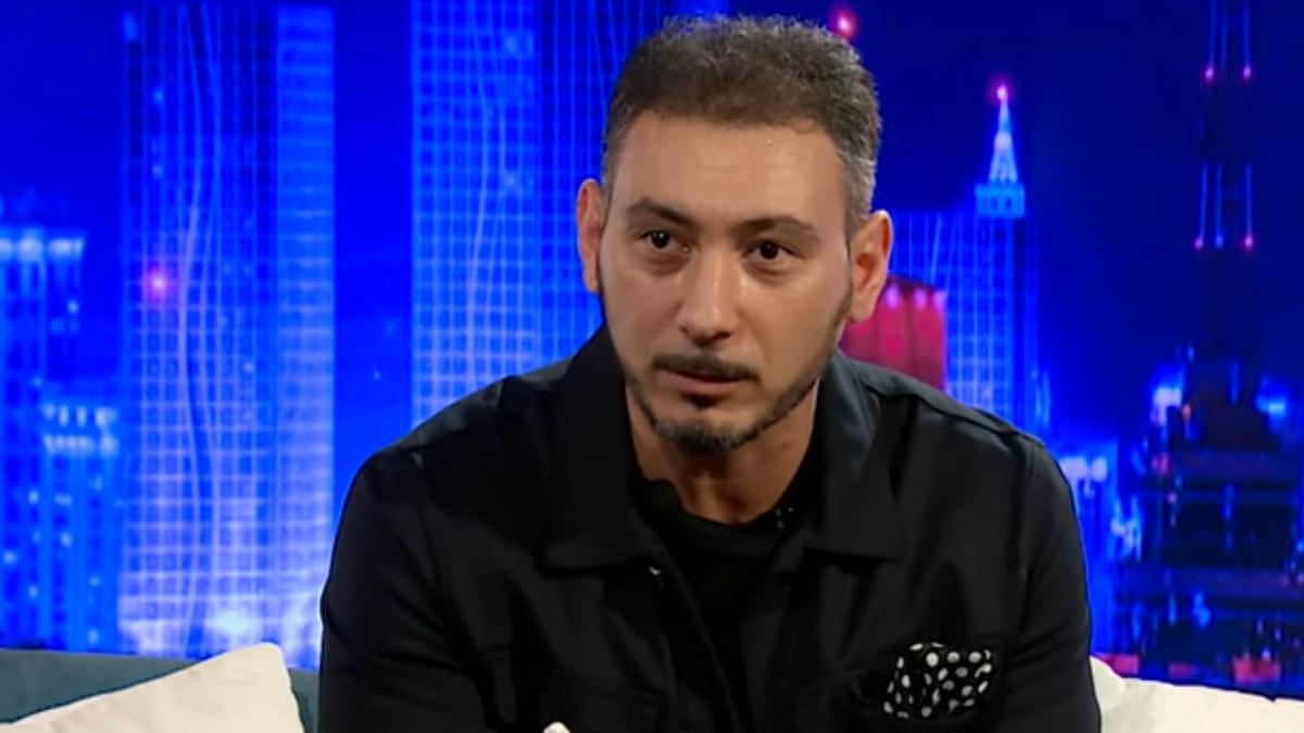 Алан Черкасов сұхбат беруде Алан Черкасов сұхбат беруде