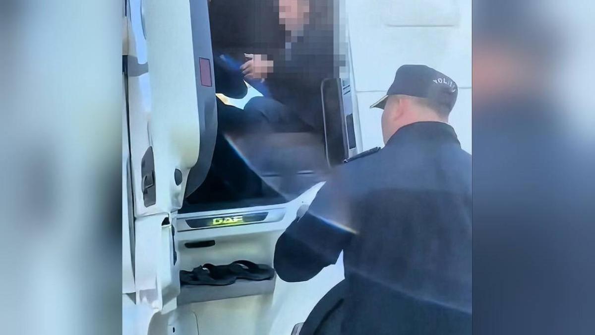 Пьяный водитель фуры