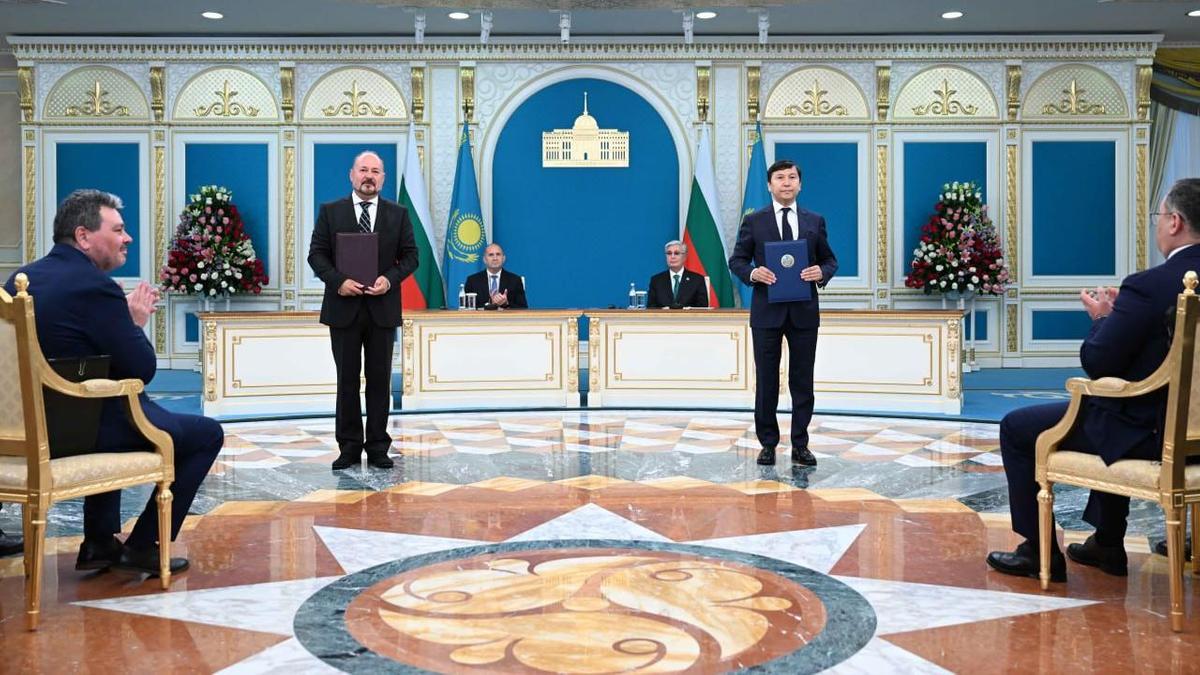 Подписание документов Подписание документов