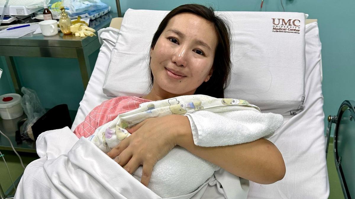 Жанерке Елшін баласымен Жанерке Елшін баласымен