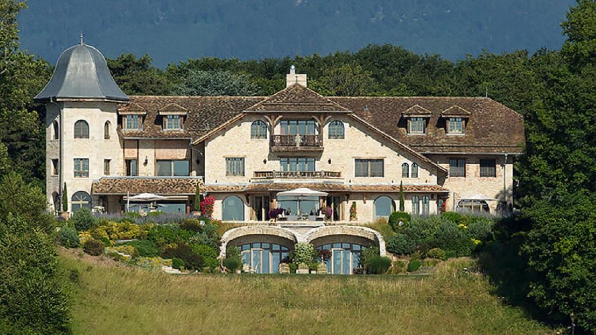 Жена Шумахера продает дом за 59 млн евро
