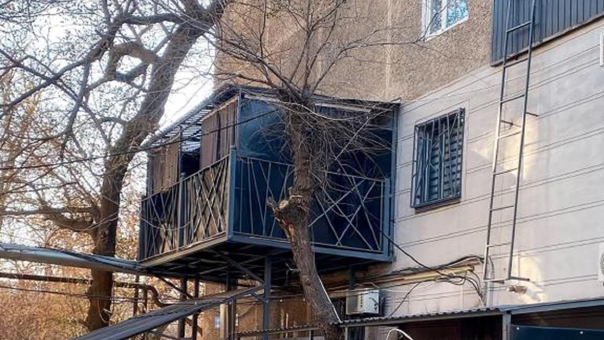 Балкон в многоэтажном доме Балкон в многоэтажном доме
