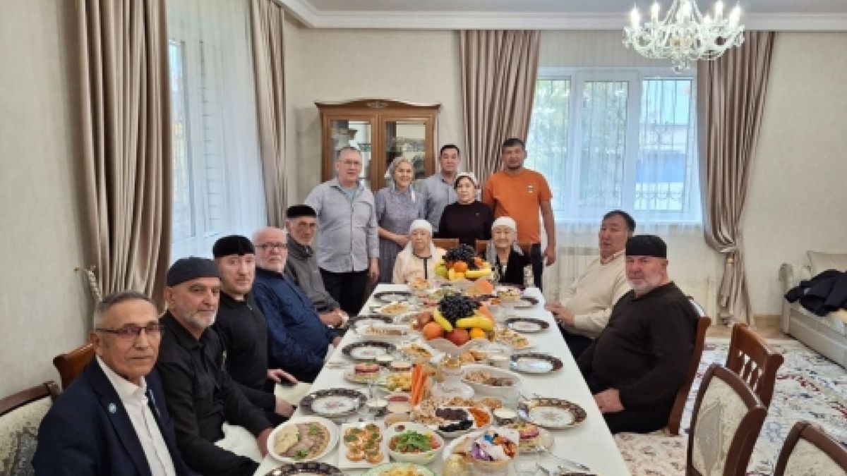 Встреча потомков с семьей, которая приютила их мама