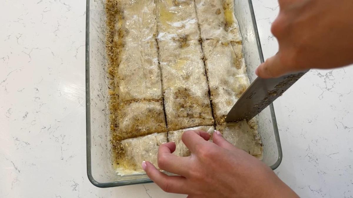 Нарезание пахлавы