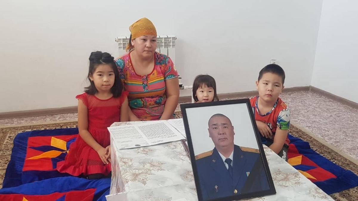 жесір әйел көмек сұрайды жесір әйел көмек сұрайды