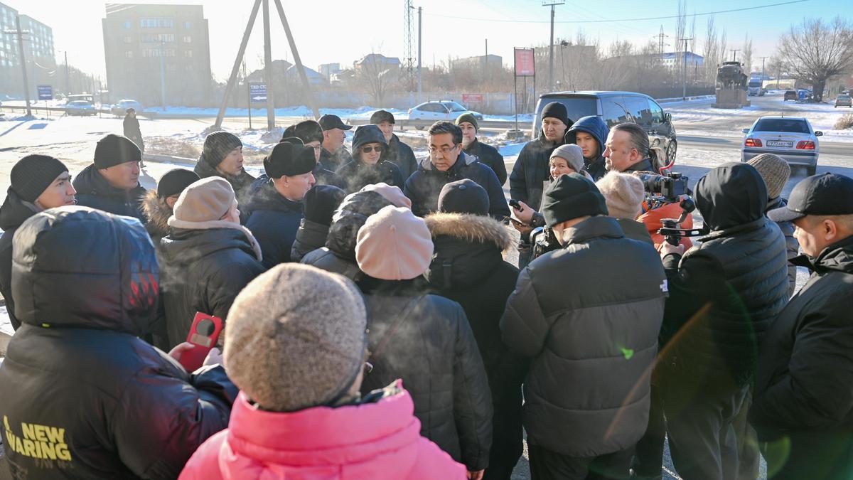 Нурлан Уранхаев на встрече с жителями