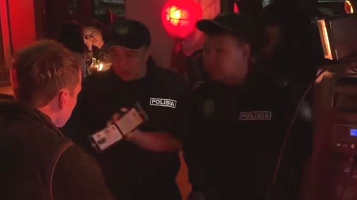 полиция қызметкерлері