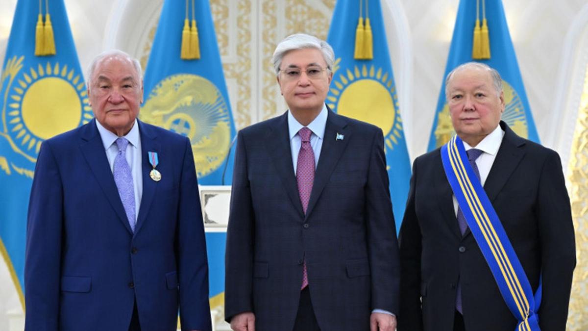 Президент мемлекеттік наградалар тапсырды Президент мемлекеттік наградалар тапсырды