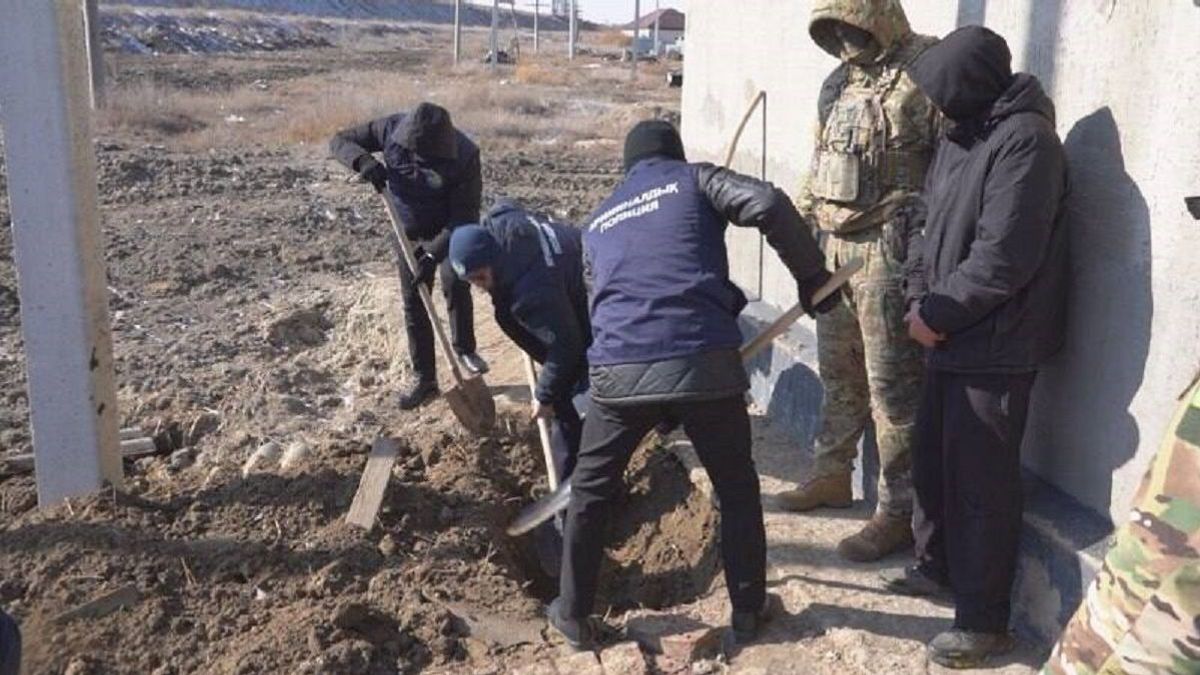 екі адамның денесі көмілген жер