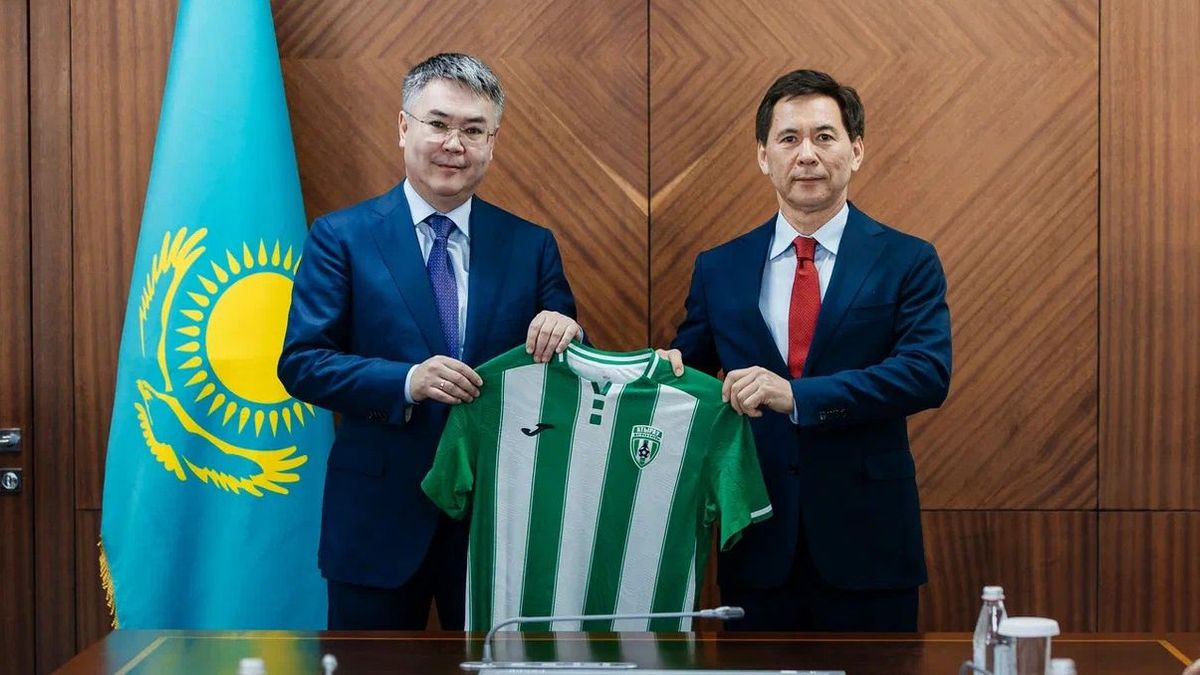 Встреча Серика Шапкенова с новыми владельцами ФК "Атырау"