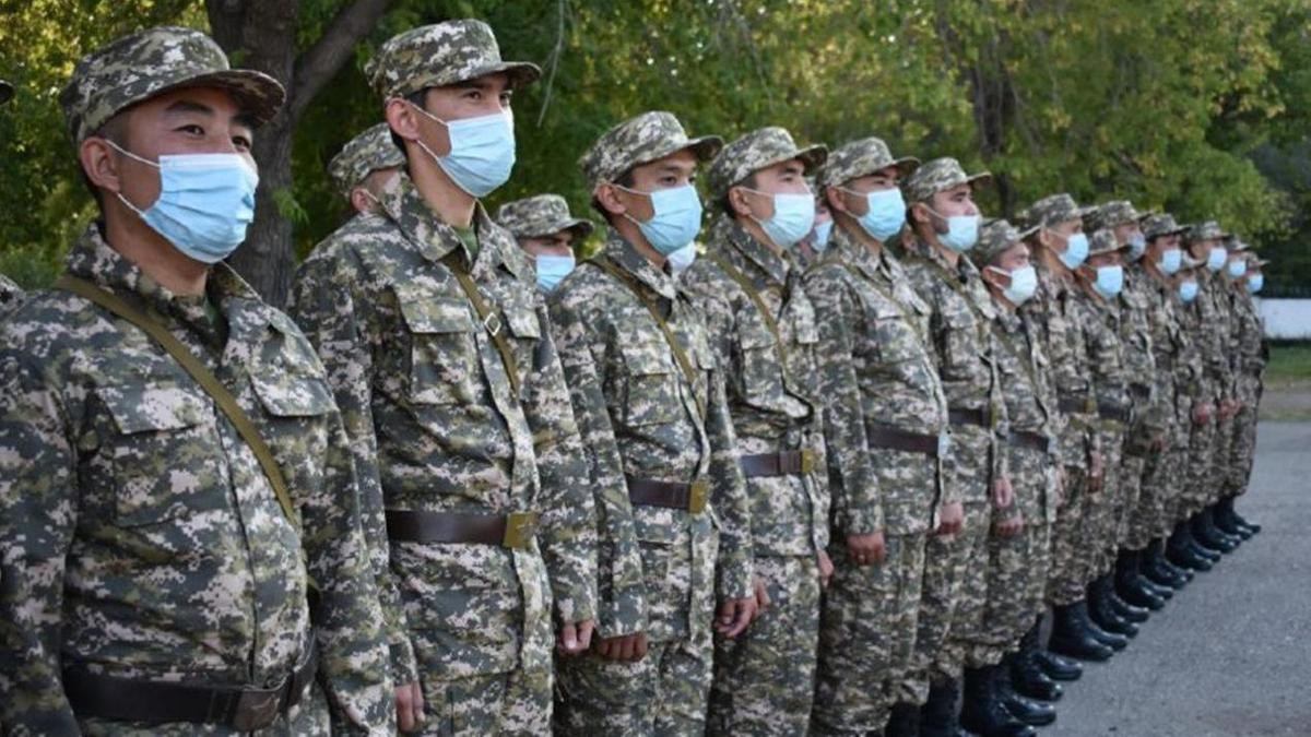 Казахстанцев призвали на учебные воинские сборы