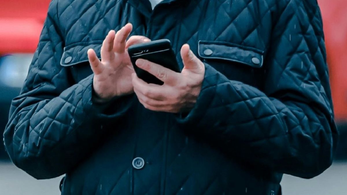 Мужчина с телефоном