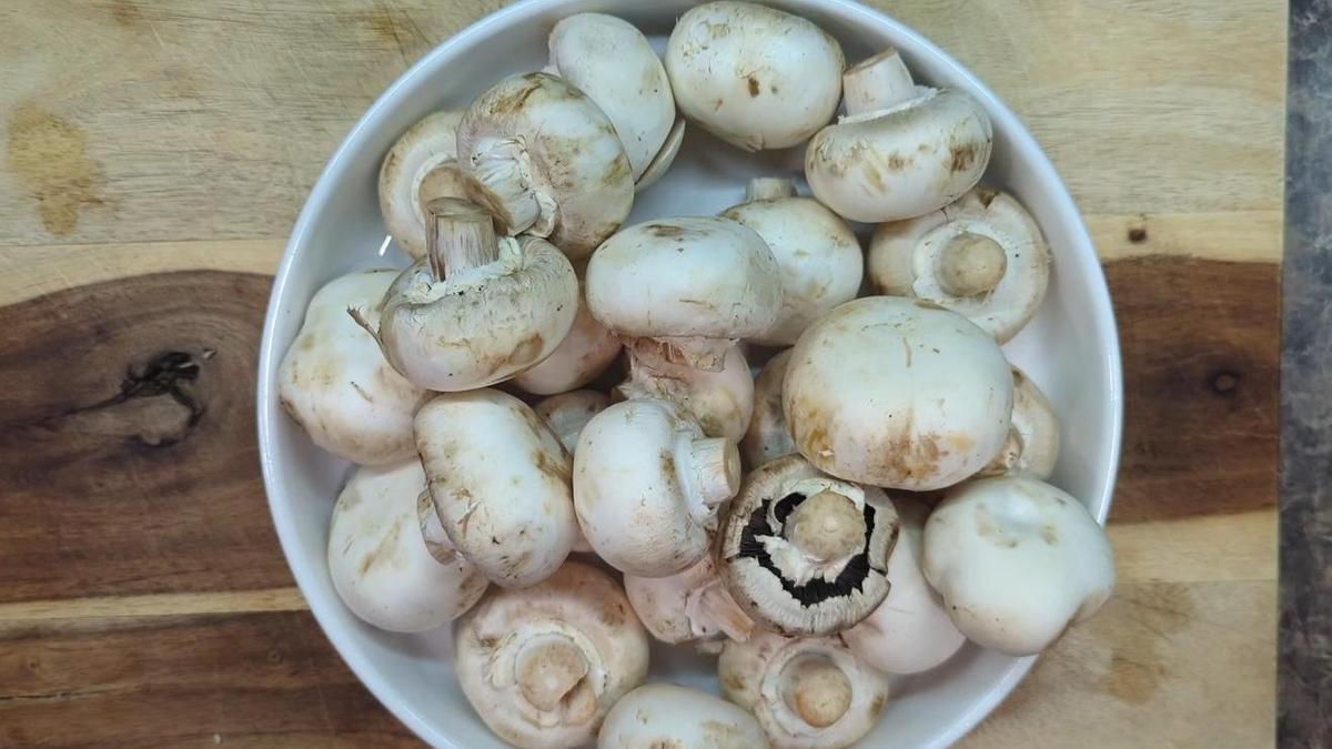 Вымытые и сухие шампиньоны