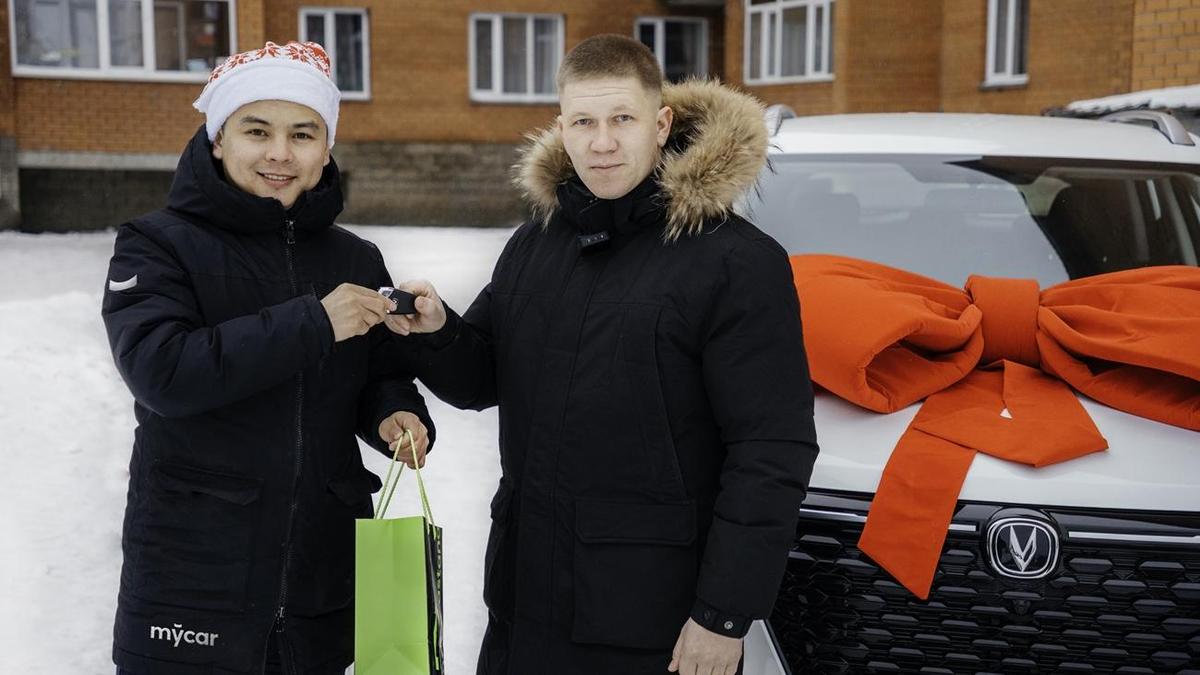 Виталий Комов және компания өкілі Mycar.kz Виталий Комов және компания өкілі Mycar.kz
