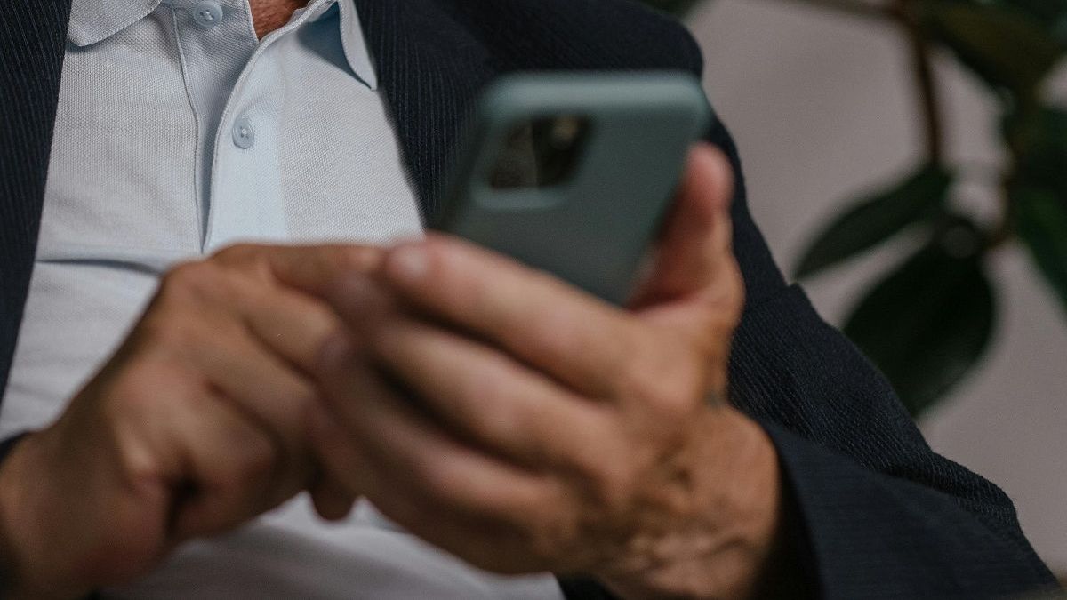 Мужчина с телефоном