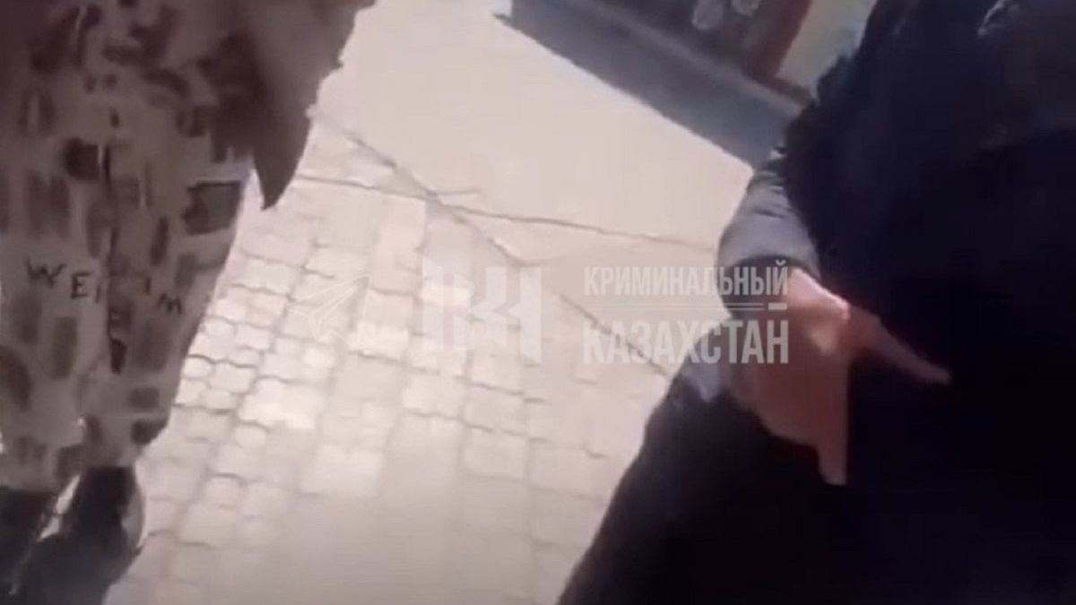 Девочки и мужчина