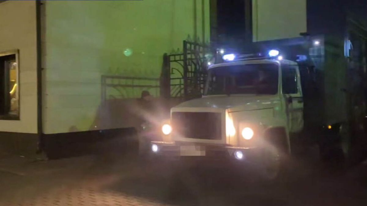 Үй қызметкерлерін ренжіткен адамдардың видеосы