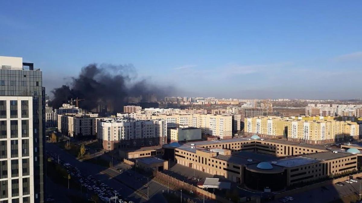 Дым от пожара в Нур-Султане