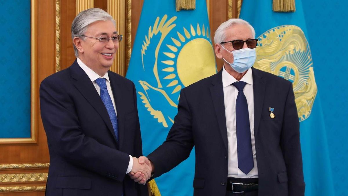 Тоқаев мемнаградамен марапаттады Тоқаев мемнаградамен марапаттады