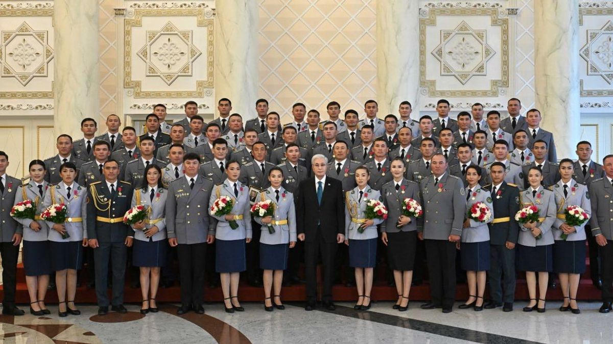 Тоқаев пен арнайы жасақ қызметкерлері