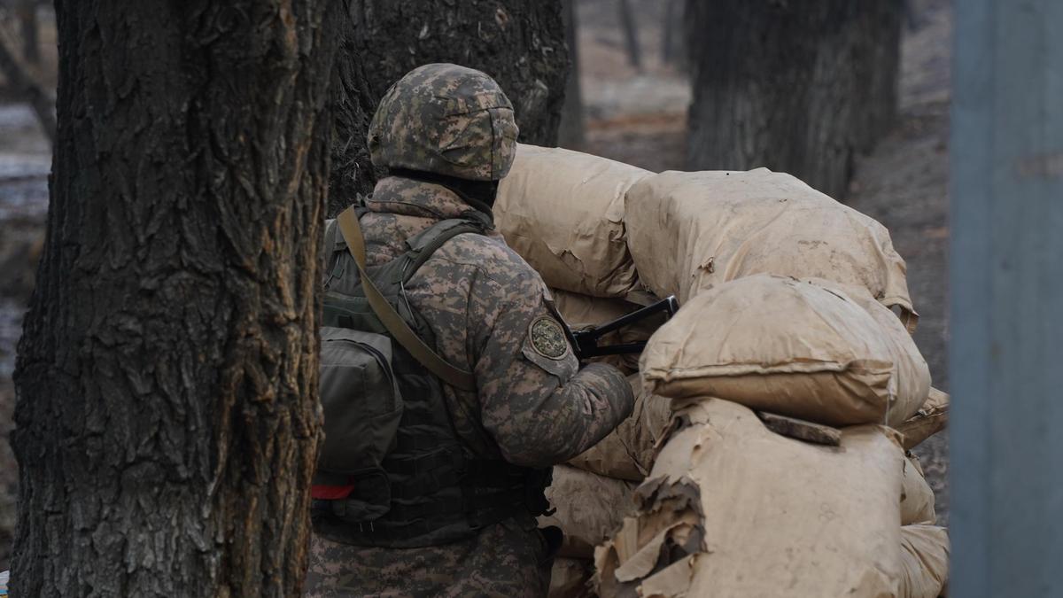 Военный на блокпосту