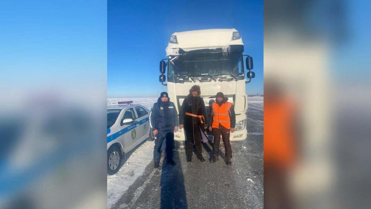 Полицейские помогли водителю