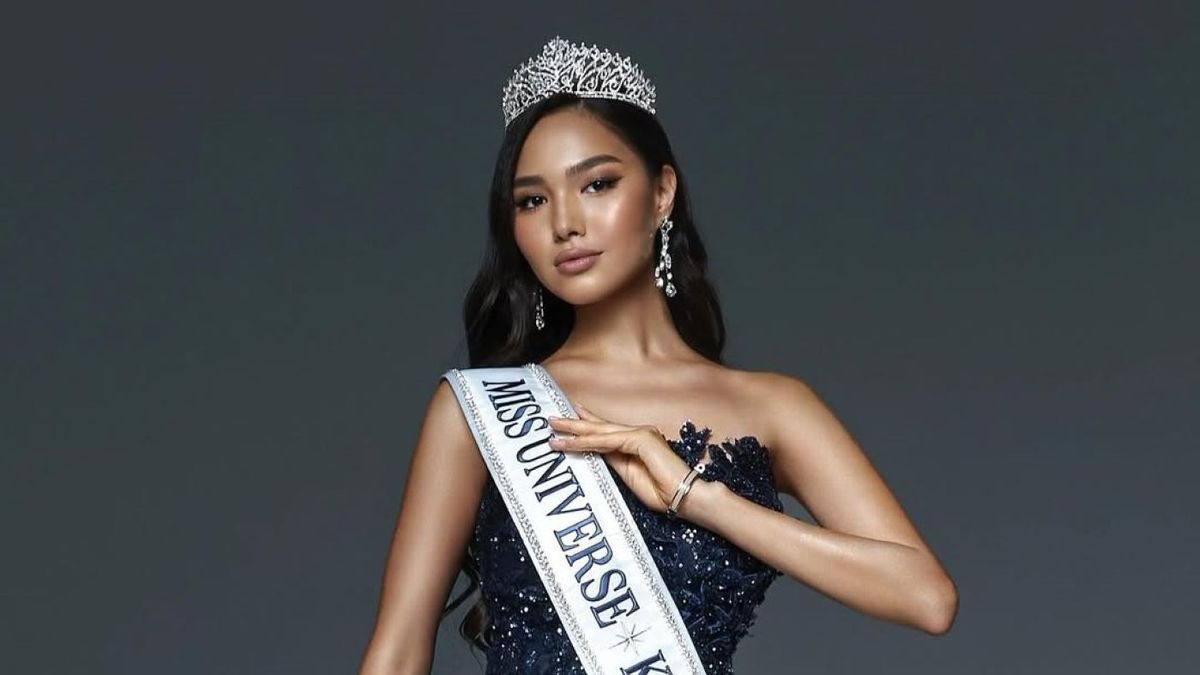 Үлкен бөкселері бар қара әйелдер