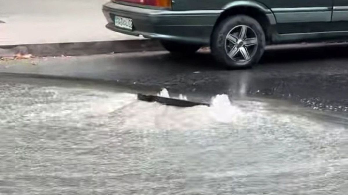 Из колодца бежит вода