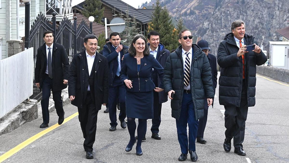 Представители США в Алматы