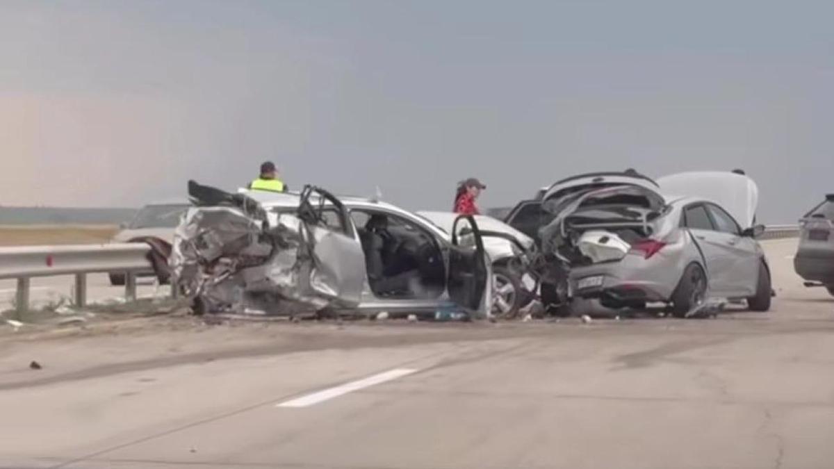 Поврежденные автомобили после ДТП Поврежденные автомобили после ДТП
